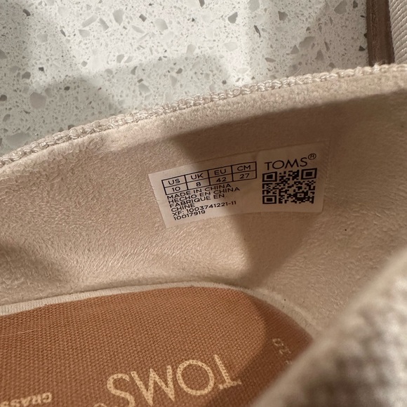 Shoes - Picture 4 of 7